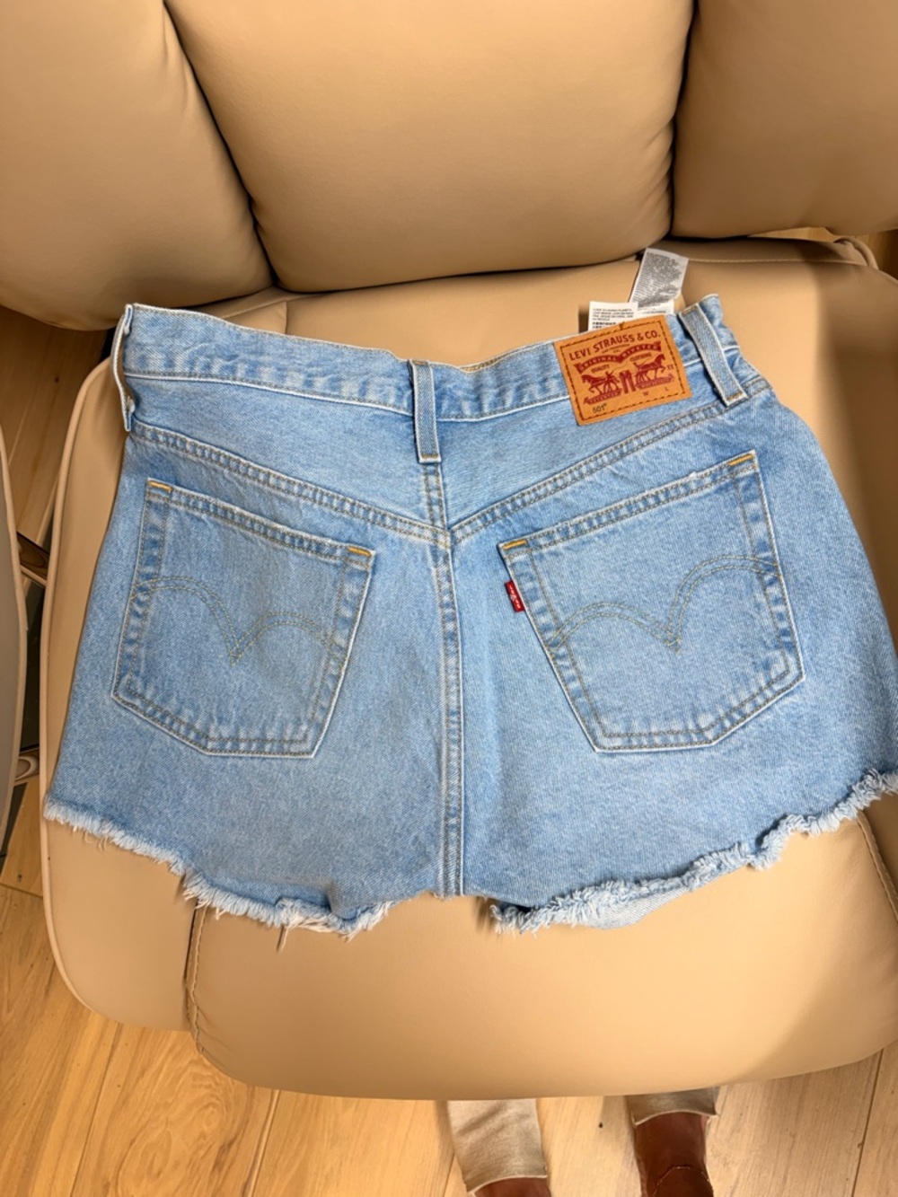 Levi’s 501 Original Denim Shorts Women W27 High Rise Cutoff Frayed - Picture 3 of 3